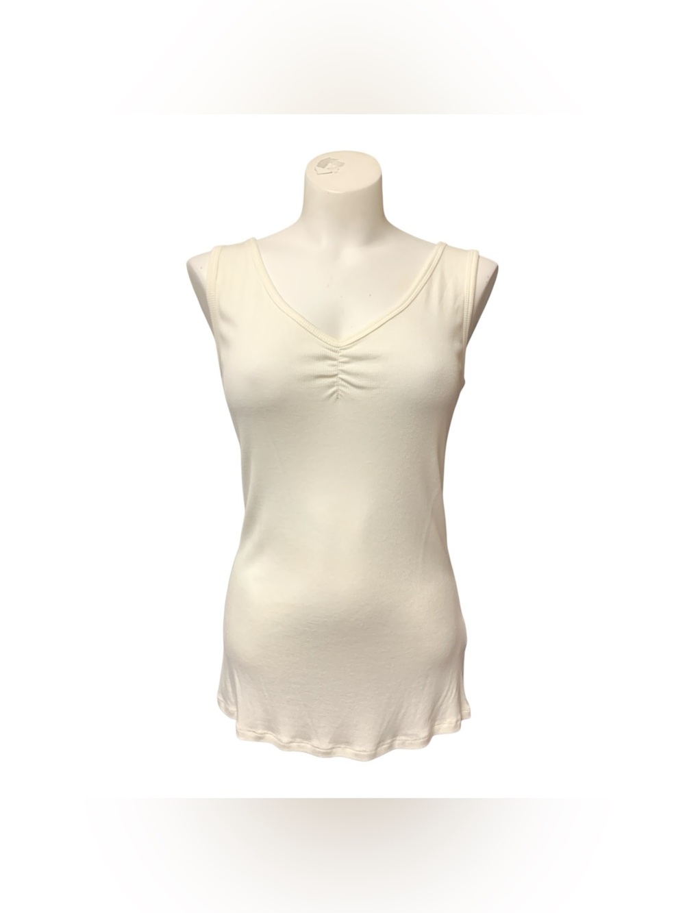 le chateau Cream V-Neck Sleeveless Camisole Size Xl